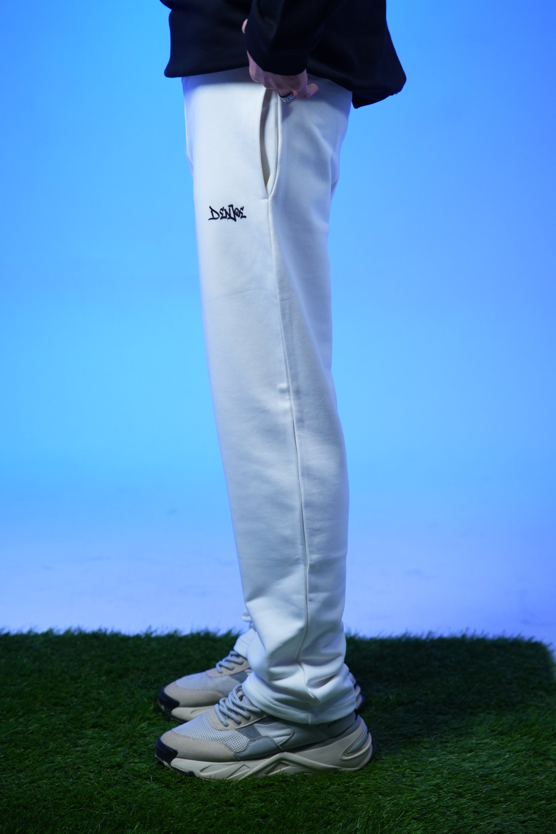 Unisex Plain Sweatpants white - Denjoe