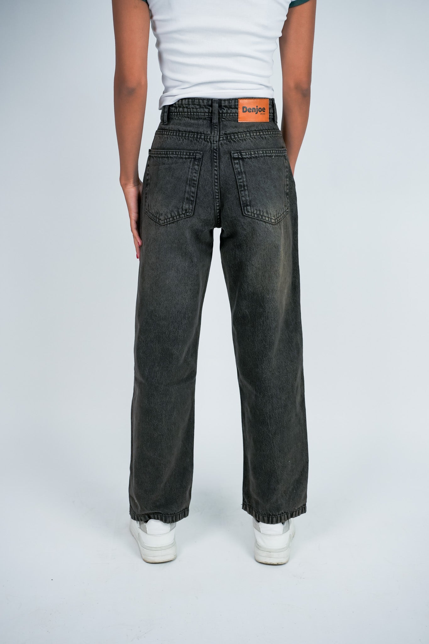 Relaxed Jeans Regular Waist - Washed Brown