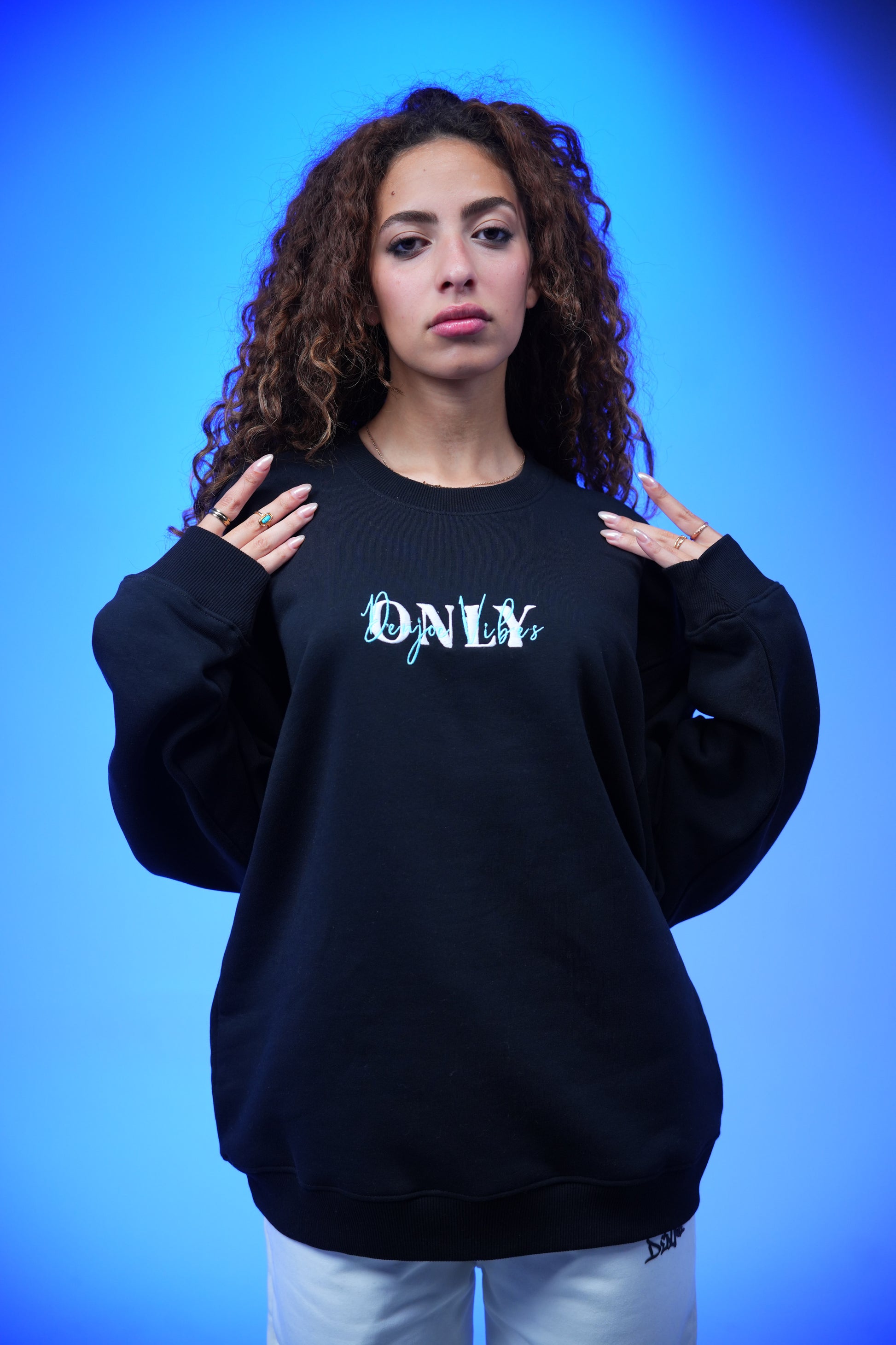 “ONLY” Embroidery Oversized Crewneck Sweatshirt Black - Denjoe