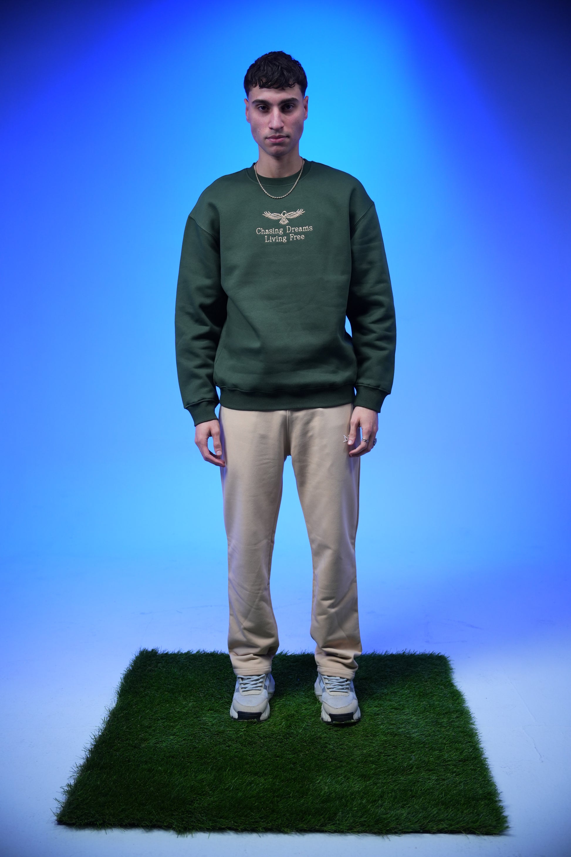 “Chasing Dreams Living Free” Embroidery Oversized Crewneck Sweatshirt - Denjoe